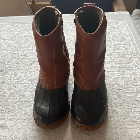Slightly worn insulated Cabral zipper boot. Great for snowy wet weather! - Picture 1 of 4